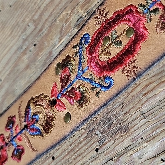 Embroidered Leather Cuff Bracelet - Picture 8 of 10